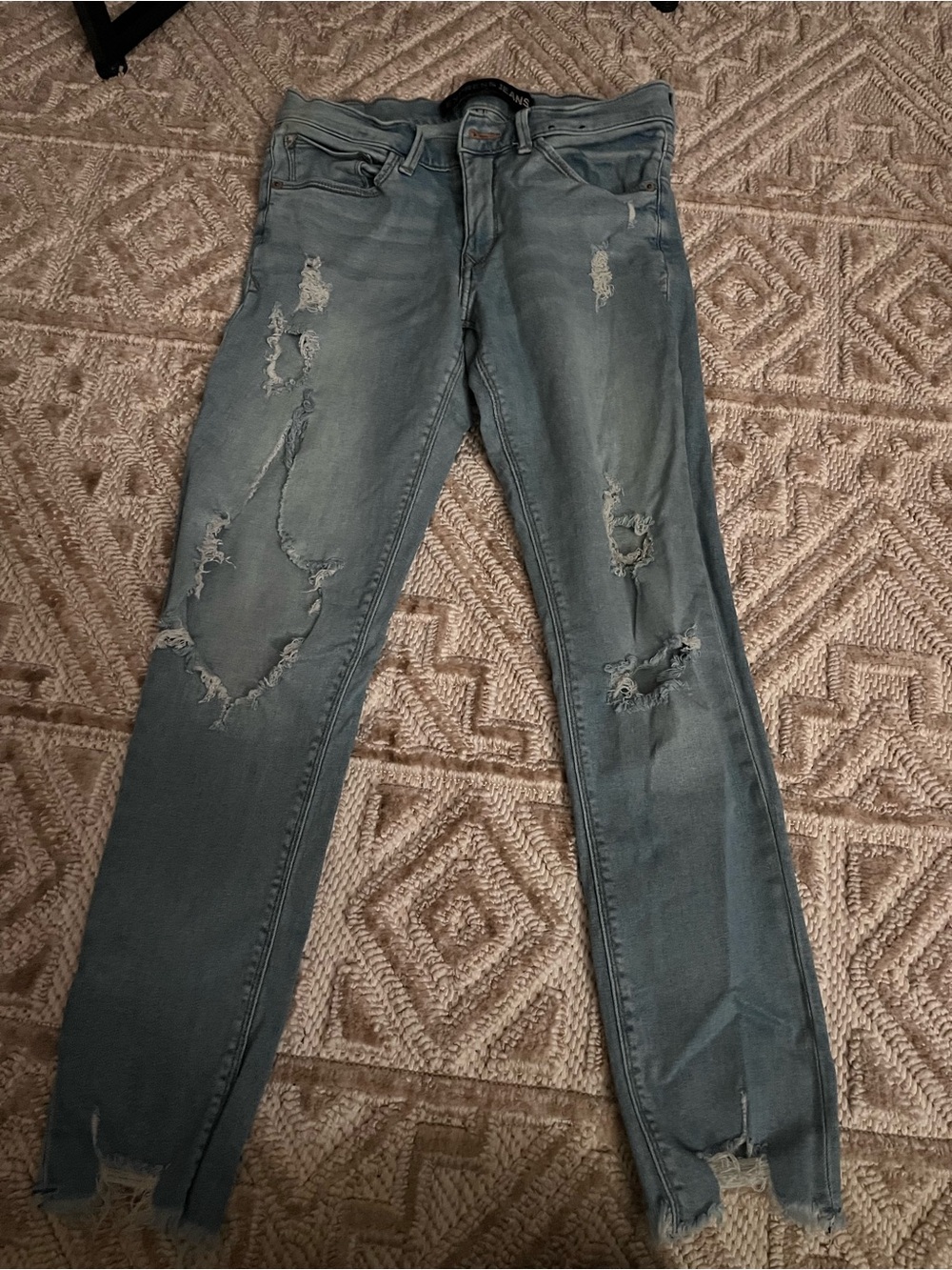 Women’s Distressed Skinny Jeans - Light Blue size 4